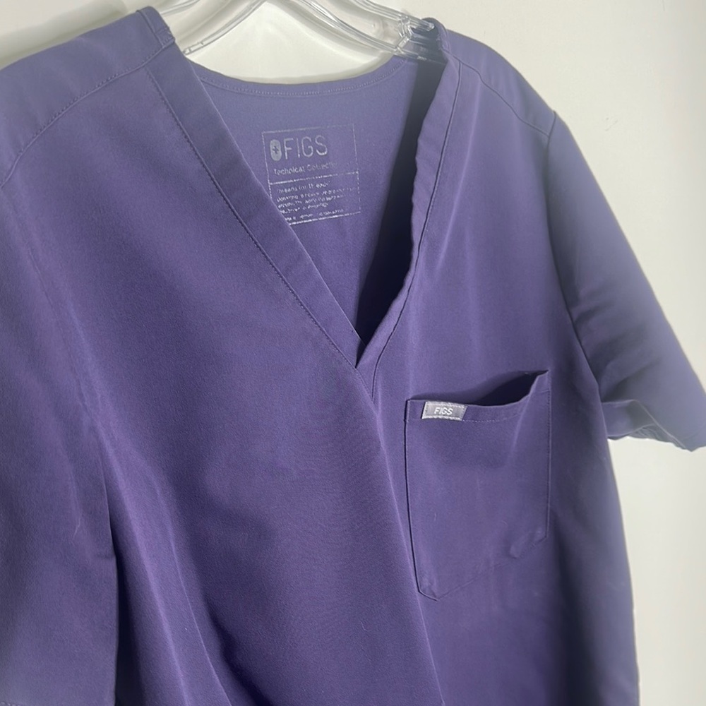 FIGS women’s  Purple Shadow Catarina V-Neck Scrub Shirt L - Picture 2 of 3